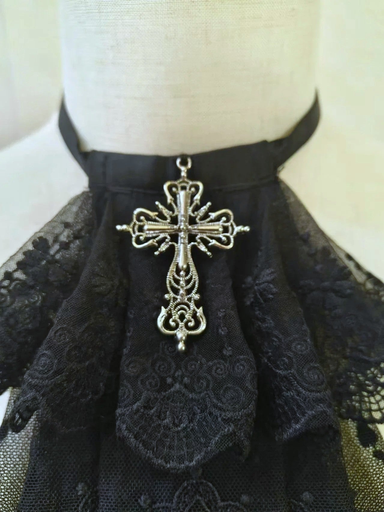 WOMENS LACE TIE